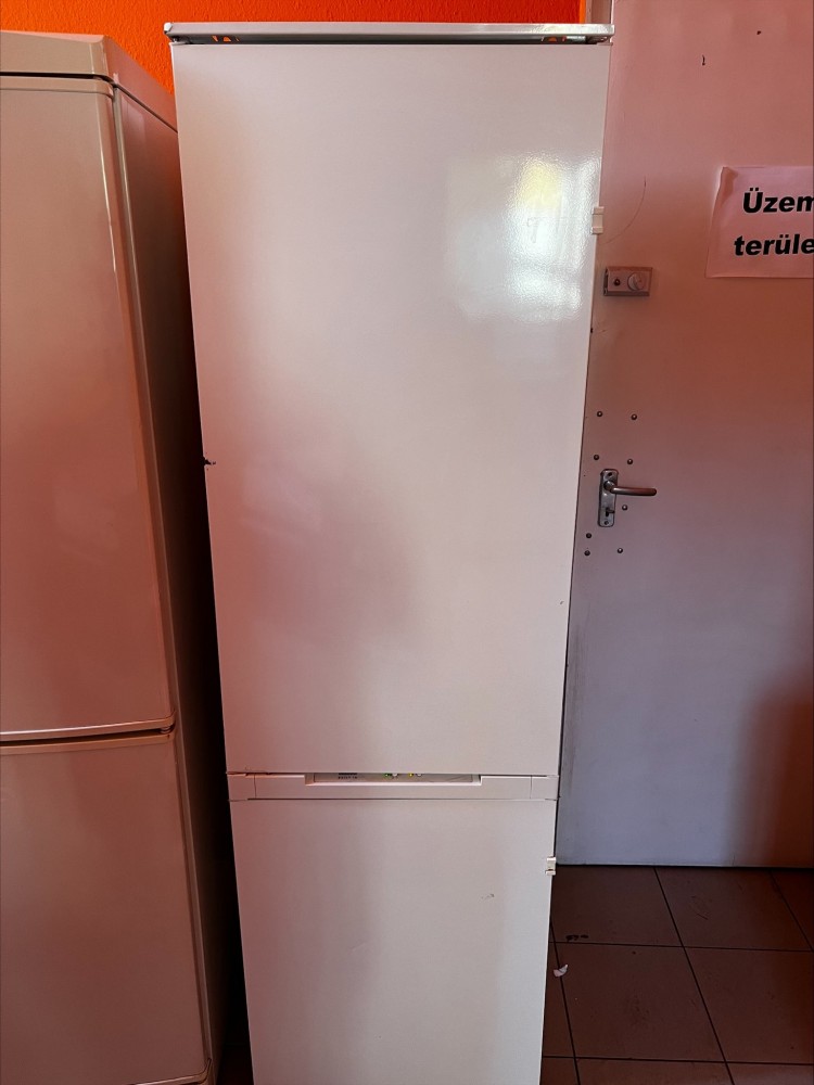 Használt Zanussi ZI 3102 RV beépíthető hűtőszekrény [H10654] - árak ...
