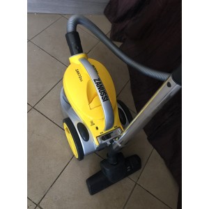 Használt Zanussi ZAN7293 porszívó [H1523] 