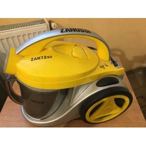 Használt Zanussi ZAN7293 porszívó [H3692] 