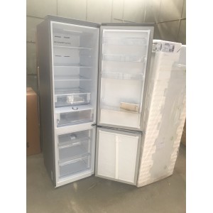 Samsung RB38T603DSA/EF SZÉPSÉGHIBÁS Alulfagyasztós hűtőszekrény