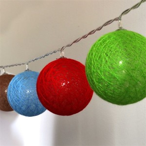 Iris Gömb alakú 6cm/színes fonott/3m/barna-piros-kék-zöld/20db LED-es/USB-s fénydekoráció 