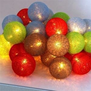 Iris Gömb alakú 6cm/színes fonott/4,5m/barna-piros-kék-zöld/30db LED-es/USB-s fénydekoráció 