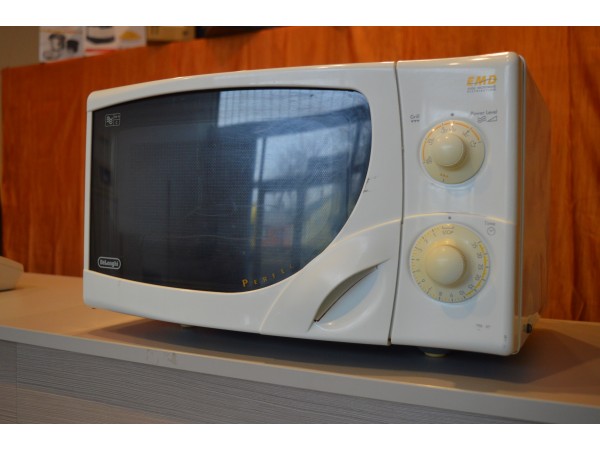 Használt DeLonghi MW401 mikrohullámú sütő [H612] 