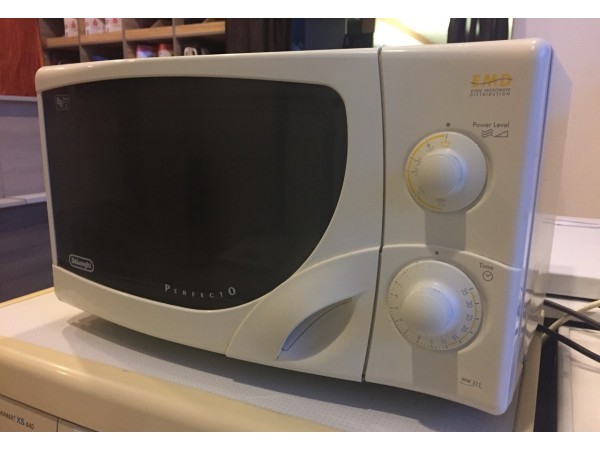 Használt DeLonghi MW311 mikrohullámú sütő [H719] 