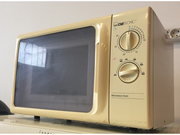 Használt Clatronic MW721 mikrohullámú sütő [H790] 