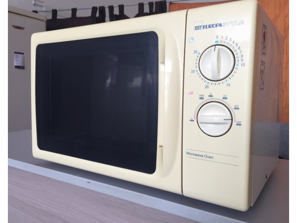 Használt EuropaStyle MW1251 mikrohullámú sütő [H1505] 