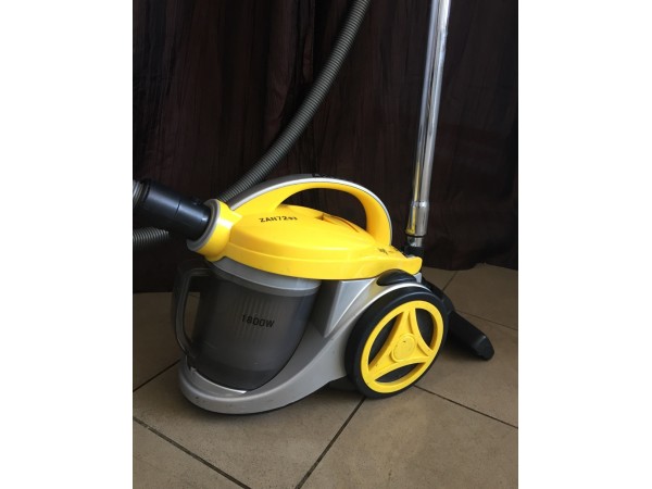 Használt Zanussi ZAN7293 porszívó [H1523] 