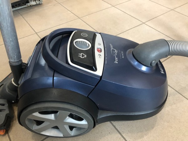 Használt Philips FC9170/01 porzsákos porszívó [H4301] 