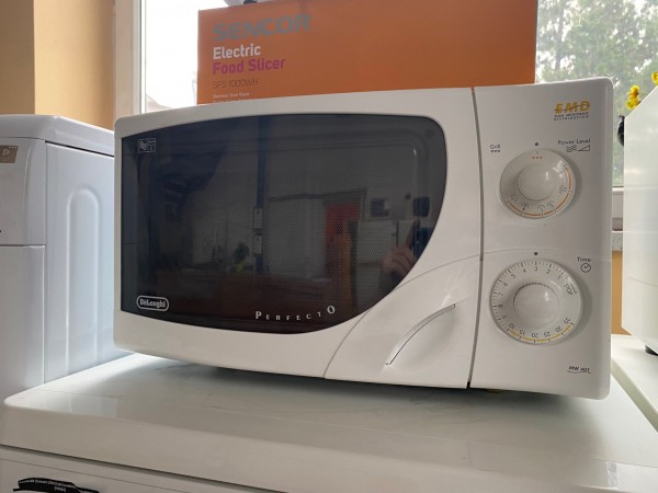 Használt DeLonghi MW401 mikrohullámú sütő [H5978] 