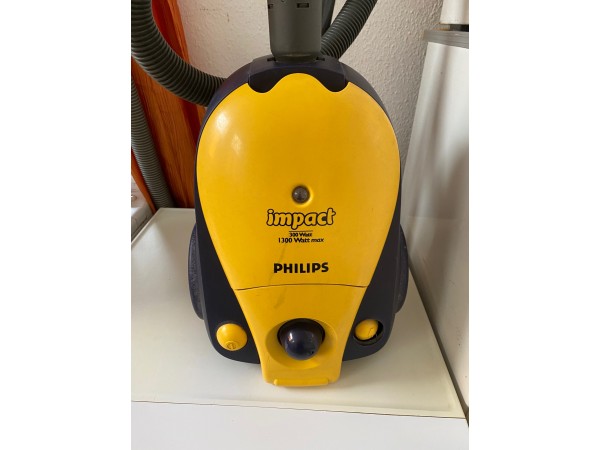 Használt Philips porzsákos porszívó [H6649] 