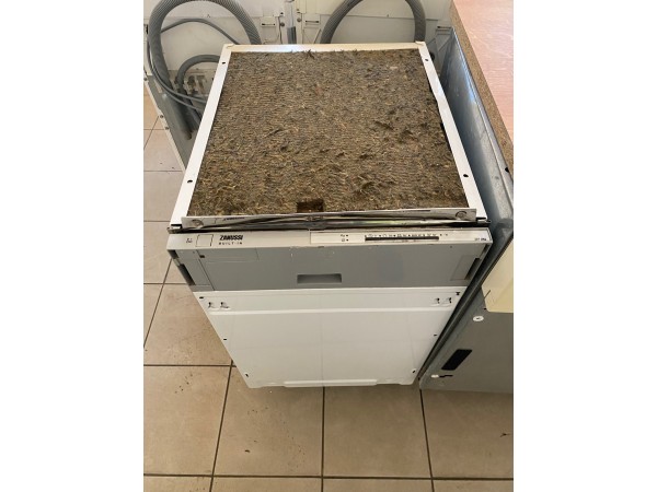 Használt Zanussi ZDT 5052 keskeny mosogatógép [H7837] 