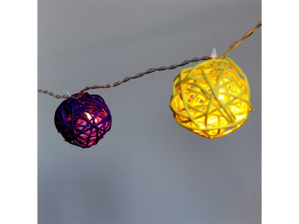 Iris Gömb alakú fonott/rattan/4m/több színű/20db LED-es/3xAA elemes fénydekoráció Iris Gömb alakú fonott/rattan/4m/több színű/20db LED-es/3xAA elemes fénydekoráció