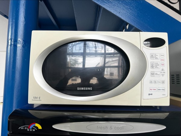 Használt Samsung CE283GN mikrohullámú sütő [H11363] 