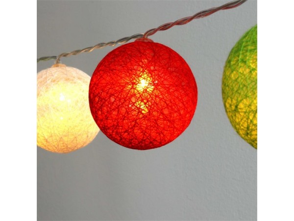 Iris Gömb alakú 6cm/színes fonott/4,5m/piros-fehér-zöld/30db LED-es/USB-s fénydekoráció Iris Gömb alakú 6cm/színes fonott/4,5m/piros-fehér-zöld/30db LED-es/USB-s fénydekoráció