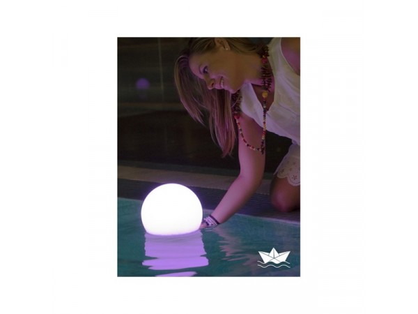 NGA Buly 40 napelemes RGB LED úszó dekor lámpa NGA Buly 40 napelemes RGB LED úszó dekor lámpa